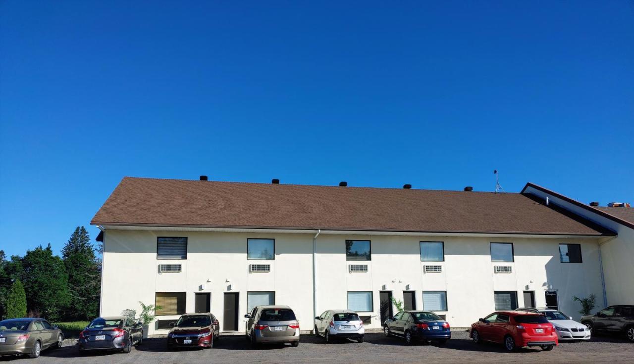 Hotel Le Must Saint-Marc-des-Carrières المظهر الخارجي الصورة